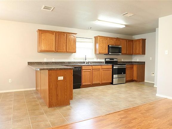 4th image of 1400 Hill Lockwoods Dr