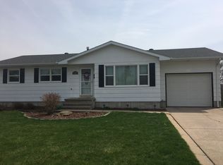 1008 Maberly St, Holdrege, NE 68949