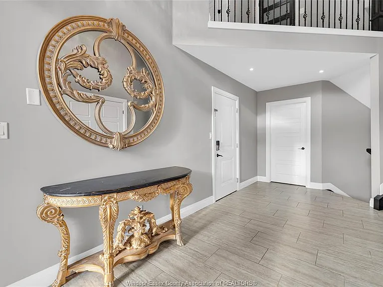 498 Sacred Heart Dr #UPPER — Photo 34