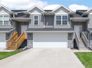 384 Tanglewood Dr, Solon, IA 52333