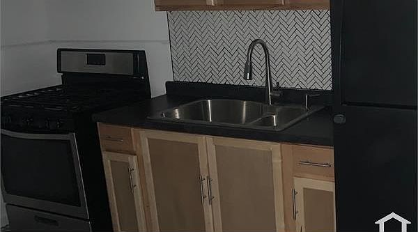 2nd image of 930 Riverview Blvd