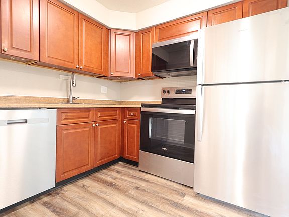 3rd image of 3021 Pestalozzi St #104