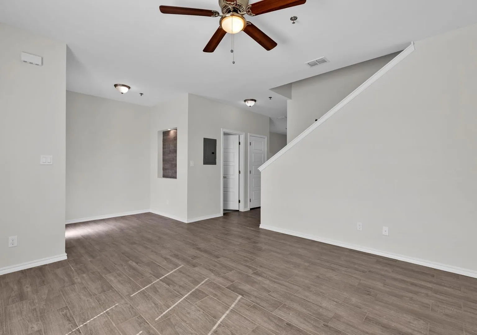 651 FM 511 - 3 — Photo 2