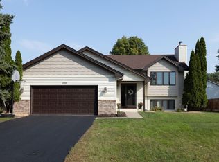 1539 Lakeview Curv, Eagan, MN 55122