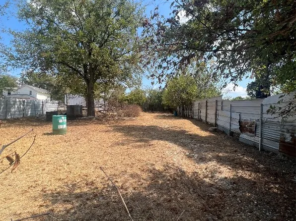 2910 Coombs Creek Dr, Dallas, TX 75233