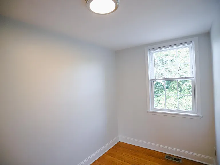 121 Alverstone Rd — Photo 13