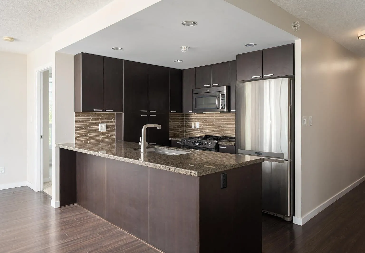2 bed, 904 sqft, $2,800 — Photo 3
