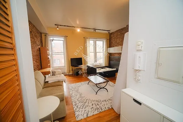 Rented by Red Sparrow Realty Group | media 9