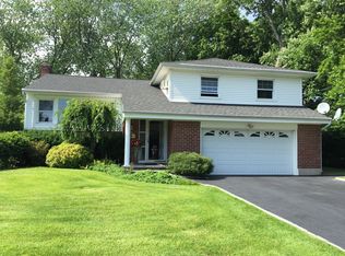 2 Harriet Dr, Syosset, NY 11791