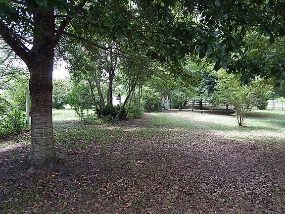 5th image of 1077 N Man O War Dr
