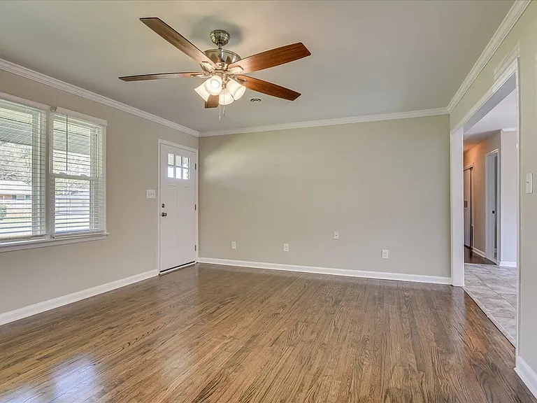 1202 Oakdale Rd — Photo 2