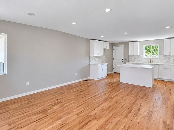 4th image of 4564 Garrison St #4564