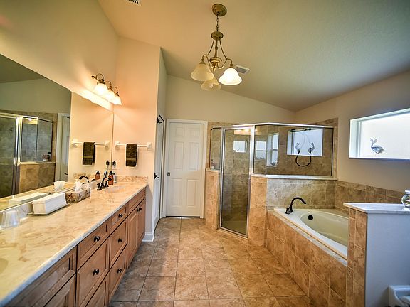 4th image of 127 Creek Forest Ln