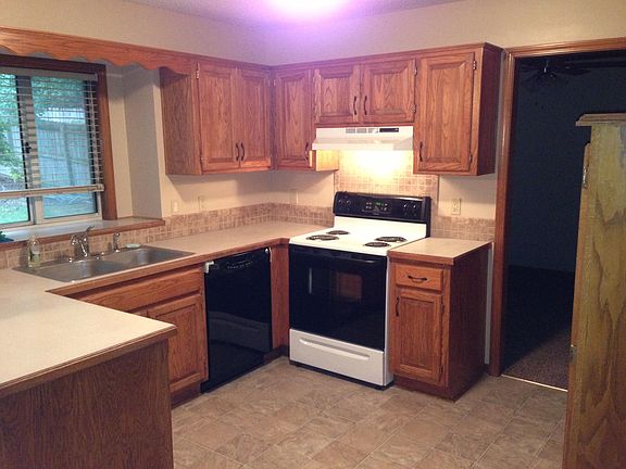 2nd image of 15817 Horton Ct