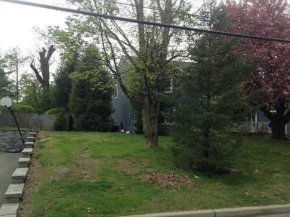 2nd image of 11 Saint Anne Dr