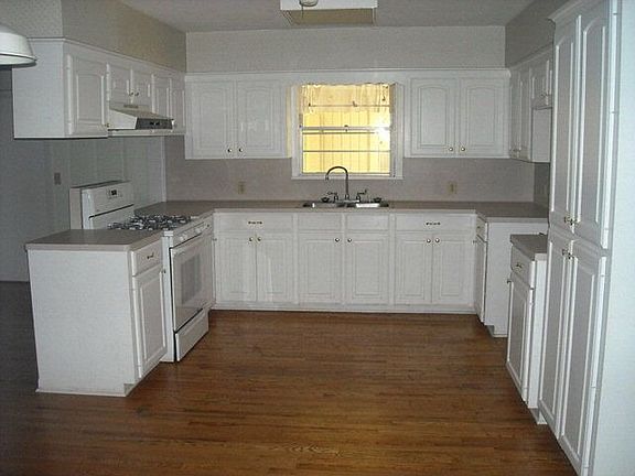 2nd image of 415 Arizona Ave