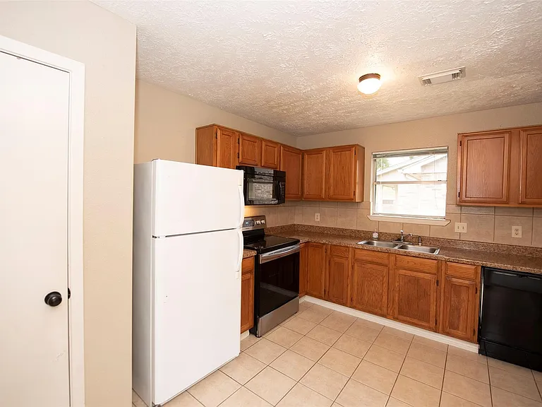 2513 Harpers Ferry Dr — Photo 12