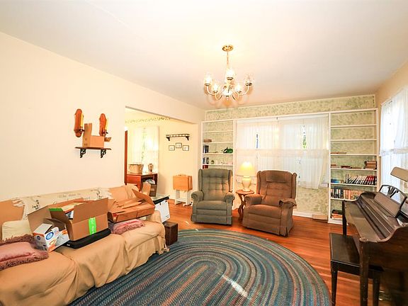 4th image of 1298 Coolidge Ave