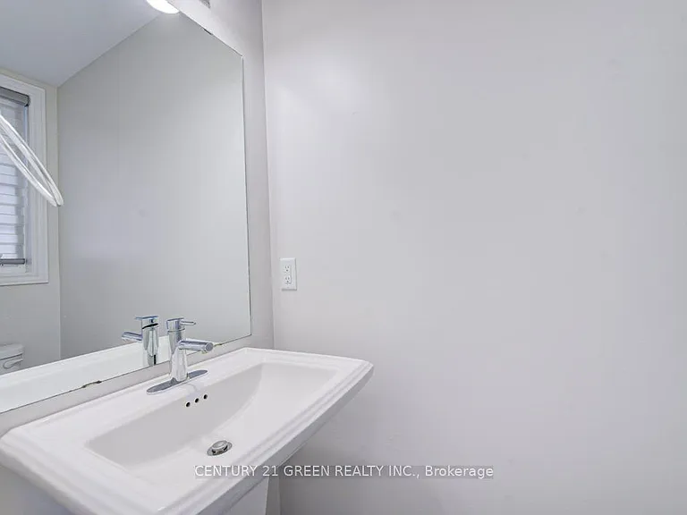 30 Baker Ln — Photo 5