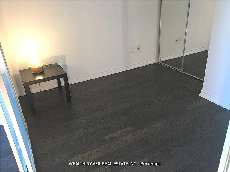 386 Yonge St #2206 — Photo 4
