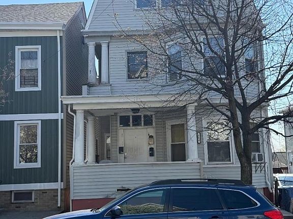 2nd image of 164 N 3Rd St