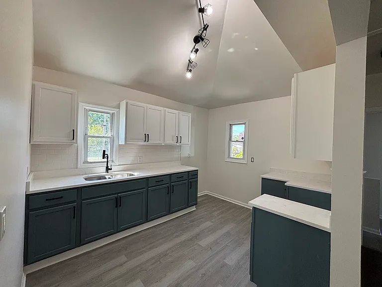 1348 Waite St — Photo 9