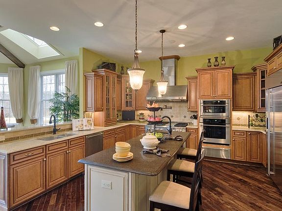 5th image of 2302 Highland Dr #28