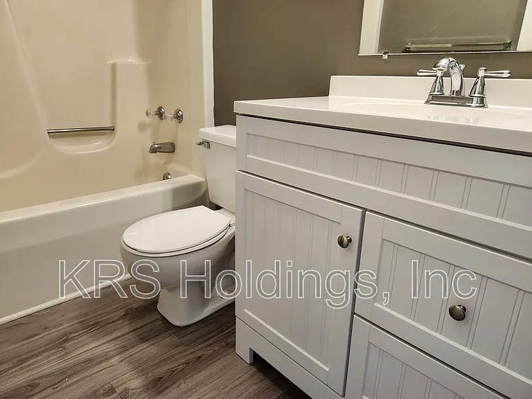 208 Straith St #C23 — Photo 9