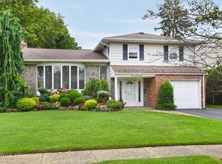 1922 Edward Ln, Merrick, NY 11566