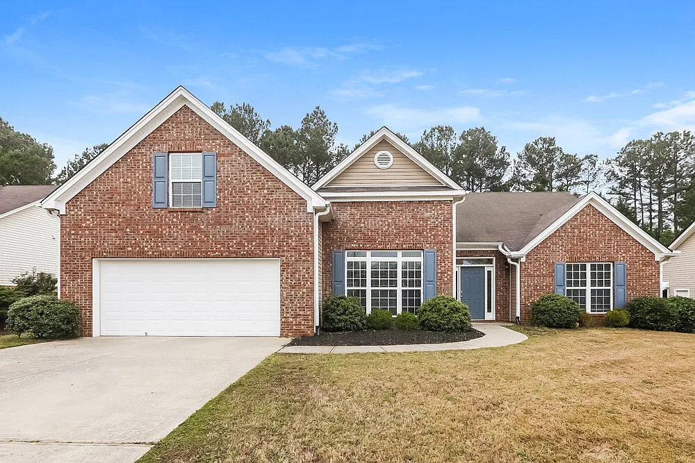 4 bed, 3.0 bath, 2370 sqft, $2,280 — Photo 1