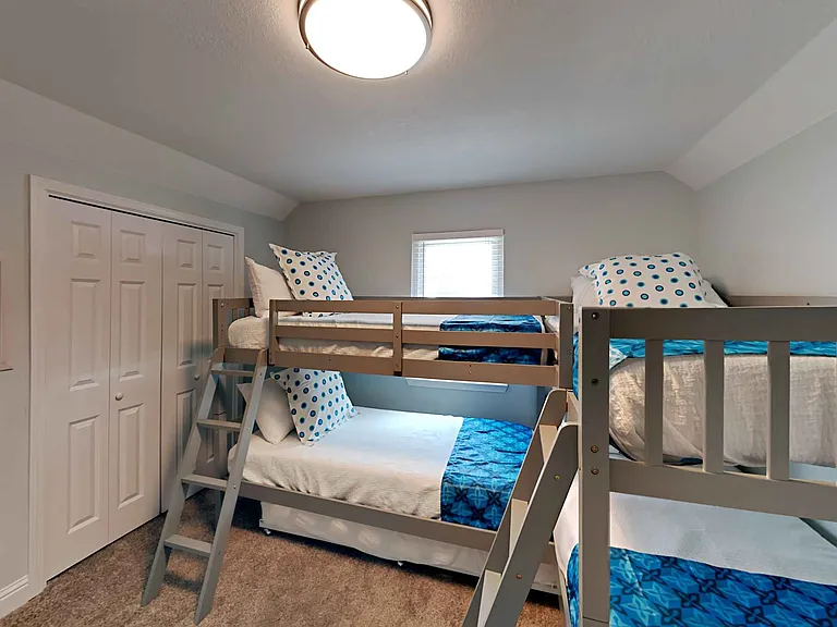 304 W 8th St #1 — Photo 15