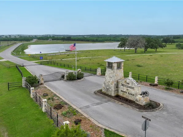 10 Patriot Cir, Luling, TX 78648