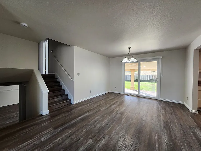 411 W 21st Pl — Photo 8