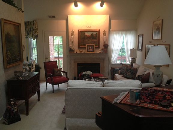 LARGE LR/GAS FIREPLACE