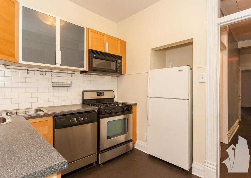 1st image of 3018 N Whipple St