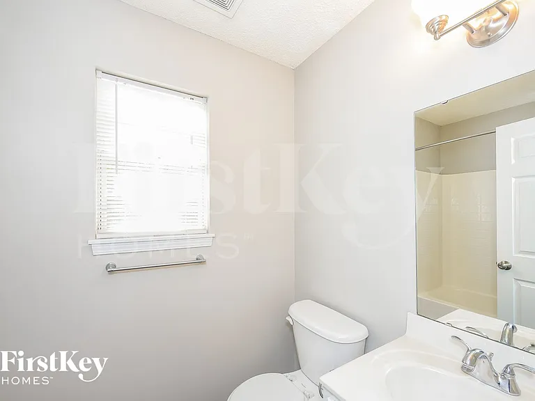 423 Aberdeen Cir — Photo 12