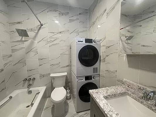 3rd image of 647 W 42nd St #3