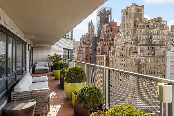 Sold by Douglas Elliman | media 17