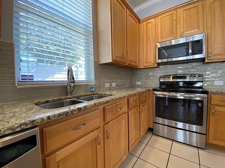 10885 Piping Rock Cir — Photo 8