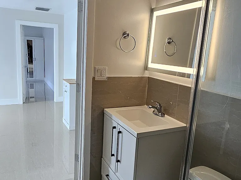 9840 Colonial Dr — Photo 11