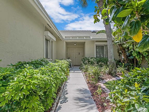 3rd image of 5701 Strawberry Lakes Cir
