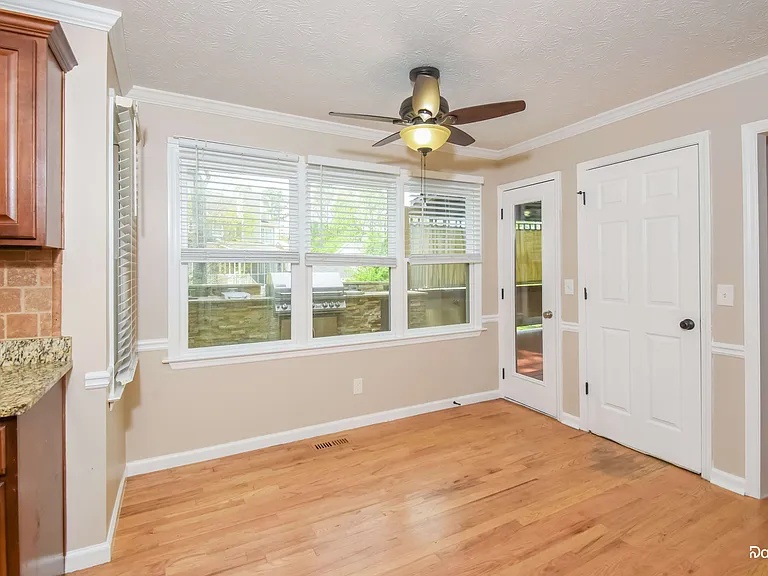 4609 Pine Harbor Ct NE — Photo 6