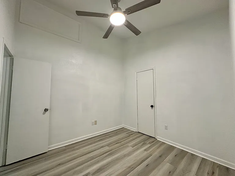 811 Vouray Dr #D — Photo 5