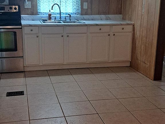 4th image of 27442 Walnut Ave