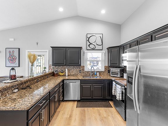 2nd image of 7937 Ridgewood Drive