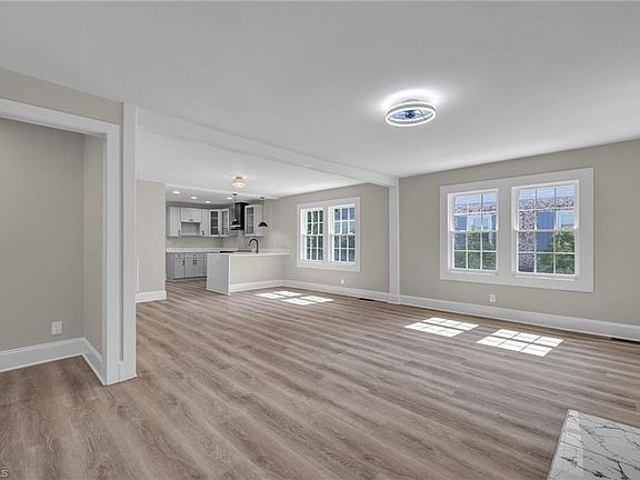 5th image of 1410 Garland Dr