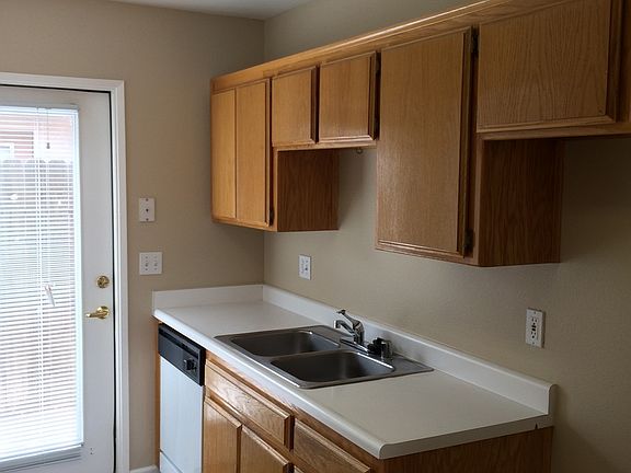 5th image of 2823 Brookside Dr APT C