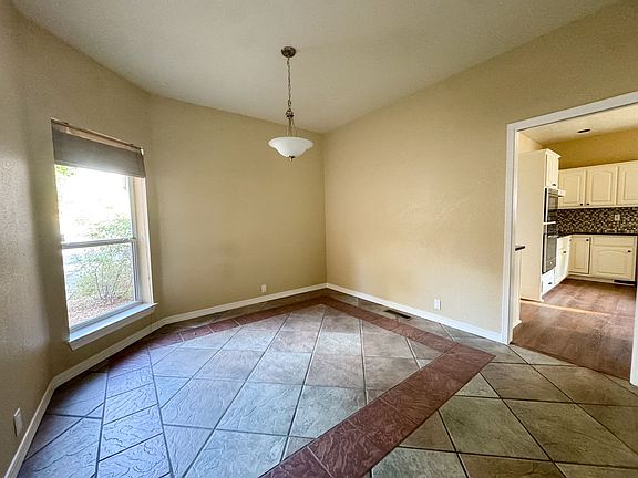 2nd image of 5808 Mimosa Pl NE