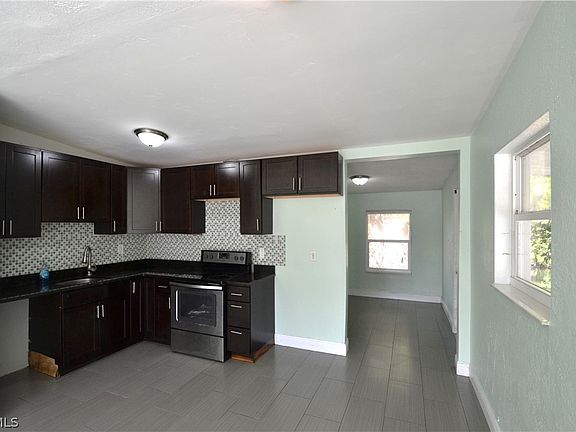4th image of 1324 Brookhill Dr