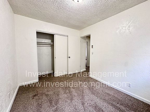 5th image of 222 S Jackson St APT J